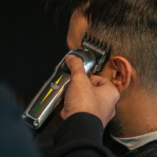 Wahl Porfessional Cord/Cordless Clipper Super Taper Pro